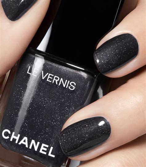 chanel le vernis holographic|le vernis longwear nail color.